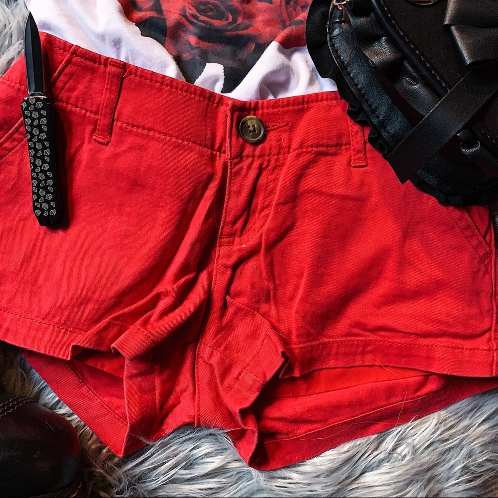 Hollister Low Rise Red Shorts - Picture 2 of 6